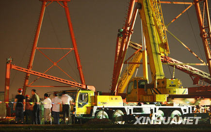 京沪高铁施工区一龙门塔吊倒塌致4死2伤
