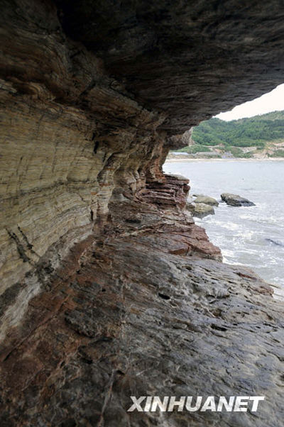 神奇的海蚀“栈道”[组图]