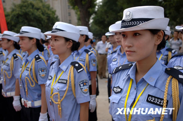 西安交警设立女子示范岗[组图]