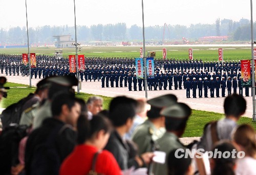 国庆阅兵徒步方队阅兵村首次向境外媒体开放<IMG src=