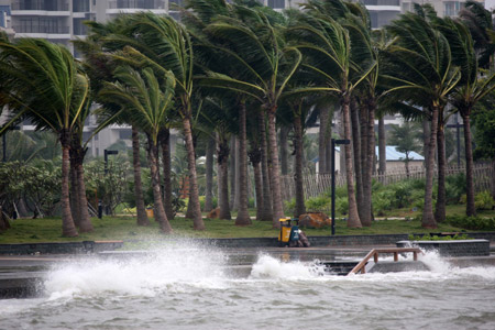 “凯萨娜”来势汹涌 海南经受风雨洗礼(图)