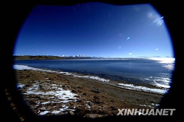 西藏阿里的神山圣湖