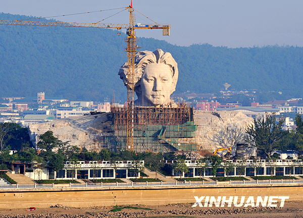32米毛泽东巨型雕塑现长沙