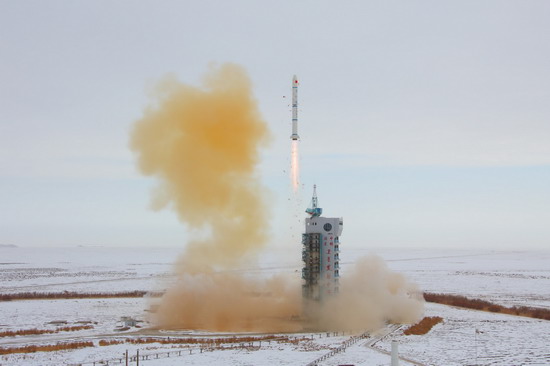 中国在酒泉成功发射一颗空间实验卫星(组图)